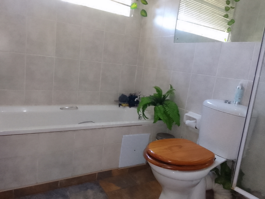 To Let 3 Bedroom Property for Rent in Protea Park North West